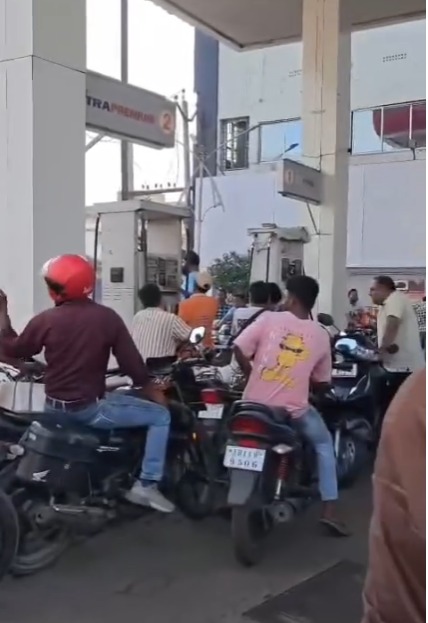 पेट्रोल-डीजल-संकट-गहराया-पंपों-पर-लगी-लंबी-कतारें