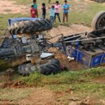 Giridih News: पीरटांड़ में दर्दनाक सड़क हादसा: दो बाइकों की टक्कर में पिता की मौ,त, 10 वर्षीय पुत्र घायल