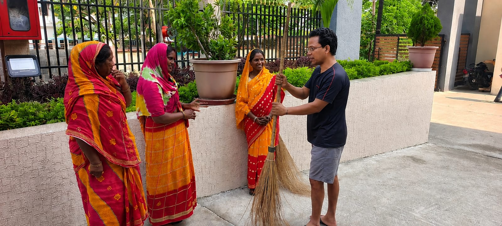 गिरिडीह नगर आयुक्त का औचक निरीक्षण